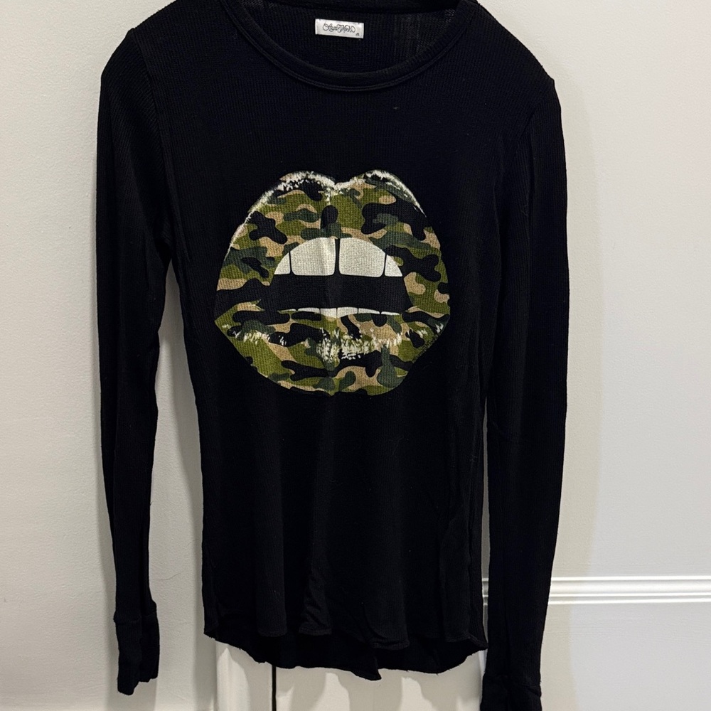 Lauren Moshi Black Long Sleeve Top with Camo Lips